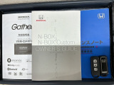 スマートキーは鍵をバッグに入れたままでもドアロックの開閉やエンジンのON・OFFができます。夜間や雨の日も鍵を探さなくて良いので便利です。