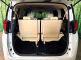 積み下ろしのしやすいデッキにはたっぷりと荷物を積み込んでいただけます。遊びから仕事まで、様々なシーンで頼れます♪
