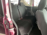軽自動車ですが、後席も充分なスペースを確保しています。足元空間も広くリラックスしてドライブが楽しめます。