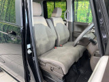 運転席シート廻りは使用感も少なく、良好な状態となっています。丁寧に使われていたことがよくわかりますね。