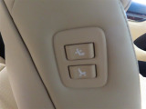 運転席から助手席を操作することができます。