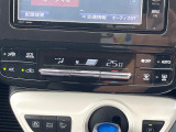 【オートエアコン】一度お好みの温度に設定すれば、車内の温度を検知し風量や温度を自動で調整。暑い&hellip;寒い&hellip;と何度もスイッチ操作をする必要はありません。快適な車内空間には必須の機能ですね♪