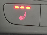 ●フロントシートヒーティング:運転席・助手席共に三段階で調節が可能なシートヒーターを装備しております。季節を問わず快適にご使用いただけます。