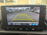 バック駐車が苦手な方や、初めてのお車で不安な方も安心。後方の映像をナビ画面に表示するため、周囲を確認しながらスムーズに駐車できます。