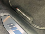 人気アイテムのBMWパフォーマンス製フロアマット!