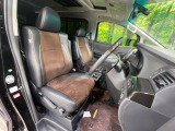 運転席シート廻りは使用感も少なく、良好な状態となっています。丁寧に使われていたことがよくわかりますね。