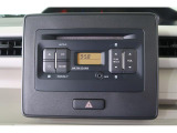 時計機能付きの、AM/FMラジオ付きCDプレーヤーです。長距離ドライブの際には、お好きな音楽をどうぞ♪