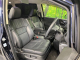 運転席まわりには十分なスペースがあり、大柄な方でもゆったり運転していただける環境です。