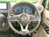 インテリアに合わせたデザインのステアリングは、運転される方のことも考え、運転しやすい形状、大きさです。是非一度、実際に触ってお確かめください。