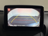 【バックモニター】後ろのカメラの映像をモニターに映し出すことができます!後方の見えない死角や、障害物との距離感をしっかり確認することができます!駐車が苦手な方におすすめです。