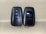 【スマートキー】キーを取り出さずにドアを施錠&解錠。クルマの始動も可能です。