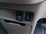 運転席にはシートヒーターを装備
