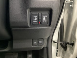 【電動スライドドア】隣の車との距離が近い駐車場でも、ぶつける心配をせずスムーズに開閉。限られたスペースを賢く使う、暮らしに寄り添った設計が魅力です。