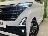 【LEDヘッドライト】悪天候や夜間走行時も良好な視界を確保し安心して運転できる高輝度LEDヘッドライトを装備!点灯速度が早く、消費電力も抑えられています。