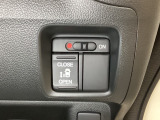 左側電動スライドドアは運転席からでも操作ができるように、ハンドル付近に開閉の操作スイッチが付いています。