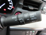 オートライト付きです。手元での操作なしでヘッドライトのON/OFFできます。トンネルでの点灯・消灯忘れ防止に役立ちます。