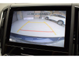リヤカメラ付きなので、シフトレバーをリバースにすると連動してカメラ映像に切り替わります。
