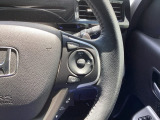 ステアリング右手側に安全運転支援機能のホンダセンシングをコントロールするスイッチを配置。