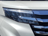 明るくて長寿命のLEDヘッドライト採用
