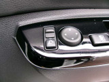 ドアミラーの鏡面の調節、格納は運転席からすべて操作できます!