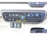 オートエアコンのお車ですので室内の温度をスムーズに調整してくれます♪