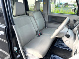 運転席まわりには十分なスペースがあり、大柄な方でもゆったり運転していただける環境です。