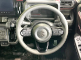 【純正革巻きステアリング】上質な革を使用することで、手にしっかり馴染みとても運転しやすいハンドルです♪