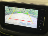 【バックカメラ】駐車時に後方がリアルタイム映像で確認できます。大型商業施設や立体駐車場での駐車時や、夜間のバック時に大活躍!運転スキルに関わらず、今や必須となった装備のひとつです!