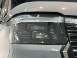 LEDヘッドライトは、点灯の瞬間から最大光量を発揮し、突然暗くなるトンネルなどでの安定感を高めます。