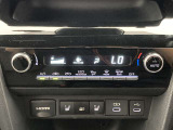 オートエアコンは温度を設定するだけで、自動で風量などを設定してくれます。運転しながら操作も必要ないので、安全性も向上します。