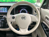 インテリアに合わせたデザインのステアリングは、運転される方のことも考え、運転しやすい形状、大きさです。是非一度、実際に触ってお確かめください。