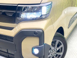 【LEDヘッドライト】悪天候や夜間走行時も良好な視界を確保し安心して運転できる高輝度LEDヘッドライトを装備!点灯速度が早く、消費電力も抑えられています。