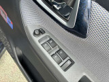駐車の際などに便利な電動格納ミラー装備!