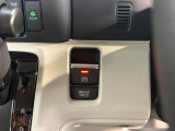 電子制御パーキングブレーキは信号待ちでも便利。いつもより運転がラクになるはずです。