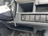 「運転席シートヒーター」装備。 人が暖かく感じる部位を効果的に温めます。