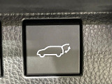 【パワーバックドア】スマートキーや運転席のボタンを押すだけでリアゲートが自動で開閉します!荷物を持っている時や、高い位置にあるバックドアを閉める際に便利な機能です♪
