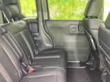 運転席側後部座席
