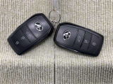 手荷物が多いときでも、スマートキーをバッグやポケットに携帯していれば、キーを取り出すことなくドアの解錠・施錠ができます