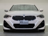 【キドニーグリル】BMWの代名詞。一目見ただけでBMWであると認識できる確固たるアイコンとして存在感を放ちます。