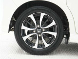 ◆純正アルミホイール装着車◆これで足元まわりも、おしゃれにきまります!