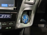 シフト位置も手元に自然に収まる配置のため、駐車や発進時の操作がスムーズで快適です