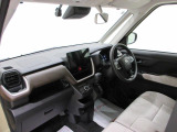 ダイハツのお店では、ダイハツ車を知り尽くしたプロフェッショナルが、専用の診断機器を使って各システムを点検しております。