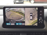 マルチビューカメラが周囲をしっかり映してくれるから、駐車が苦手でも安心。見えにくい場所もひと目でわかり、落ち着いて操作できます。