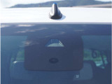 【アクティブセーフティブレーキ】前方の車両や障害物を検知し、ドライバーが回避操作を行わない場合に自動的にブレーキを作動させます。
