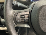 ステアリングにオーディオ操作スイッチが付いています。オーディオ画面に直接タッチしなくても操作が出来ますので、運転に集中できます。
