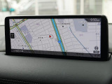 マツダコネクトの10.25インチワイドセンターディスプレイです。『Android Auto』『Apple CarPlay』や独自のコネクテッドサービスに対応したインターフェイスシステムです。