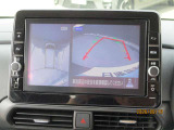 アラウンドビューモニターも装備しております。ご覧のように車体を真上か見たような映像なので、車庫入れの苦手なお客様ももうご心配いりません。