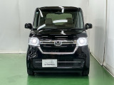 LEDヘッドライトを装備しています。LEDヘッドライトはとても明るく、雨の日や夜間走行も安全・安心です。オートライトコントロール付きで周囲の明るさに応じて自動で点灯・消灯します