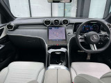 メルセデス・ベンツの定める厳しい基準をクリアしたお車のみをご案内させて頂きます。納車前整備はメーカー規定に基づき最大100項目にも及ぶ点検を熟練のメカニックによって行いご納車させて頂きます。