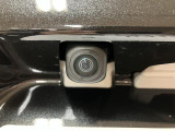 見えにくい後方をカーナビ画面で確認できるので非常にありがたい装備ですね♪ 純正のカーナビ連動です☆